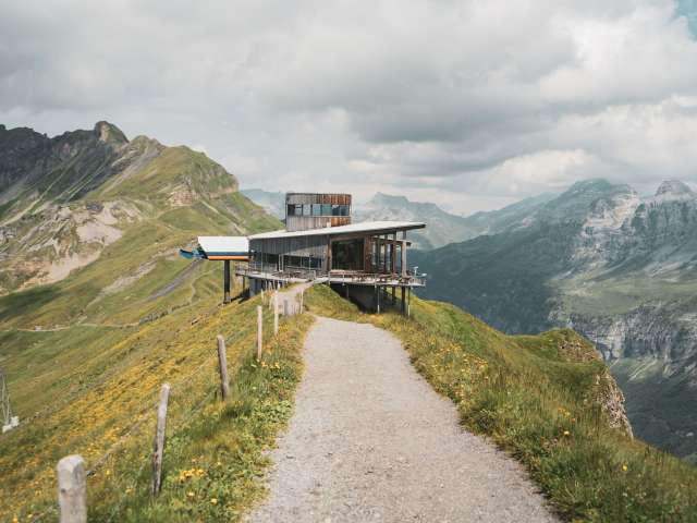 Eindrückliche Wanderungen und einheimische Traditionen
