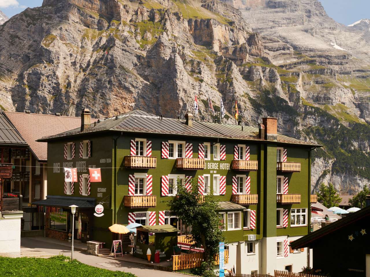 Drei Berge Hotel in Mürren von Innen und Aussen sowie sowie vom Restaurant.